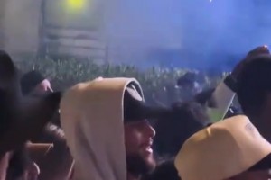 马刺重返季后赛！马刺名宿邓肯和上将罗宾逊现场观战...